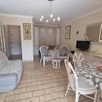Avec Coin Nuit, Aperçu Mer, Piscine Et Parking à - Fr-1-780-95 Appartement