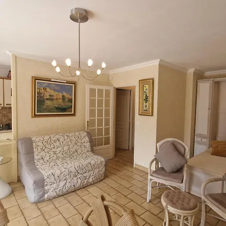 Avec Coin Nuit, Aperçu Mer, Piscine Et Parking à - Fr-1-780-95 Appartement Sainte-Maxime
